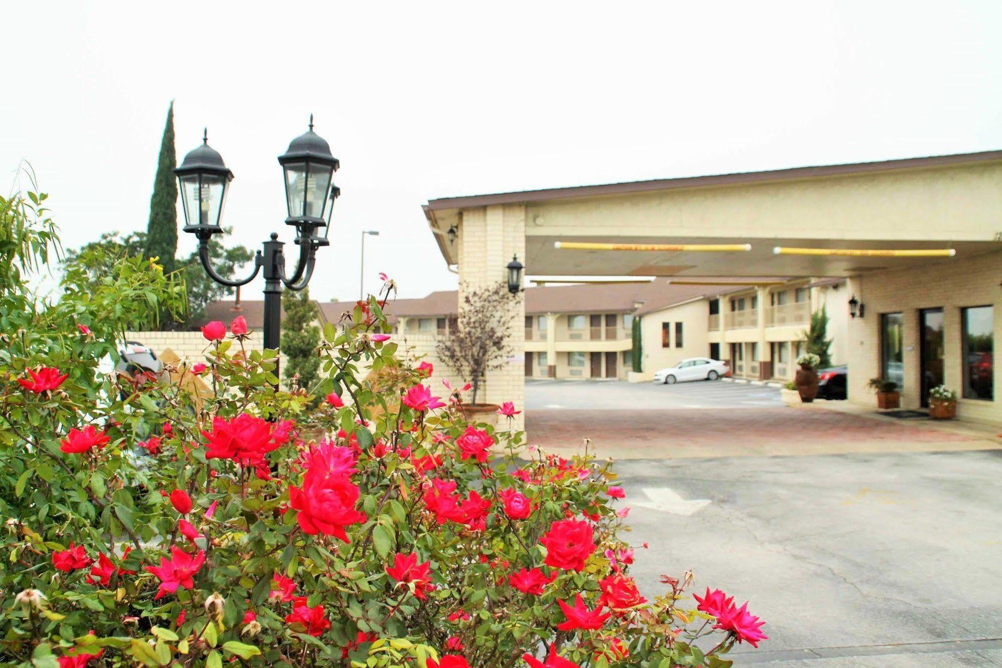 Quality Inn Near Lake ماربل فولز المظهر الخارجي الصورة